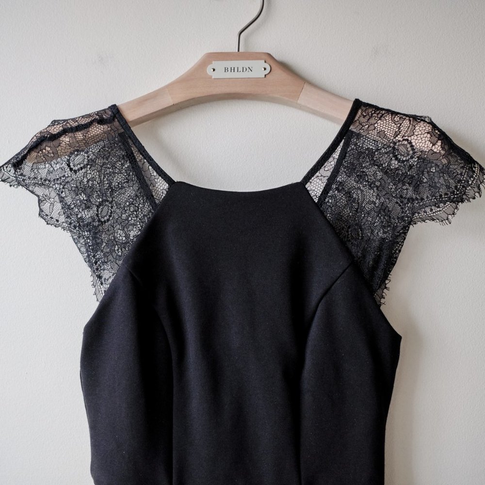 • Ever New • Lace Shoulder Bodycon Dress Sz 0
